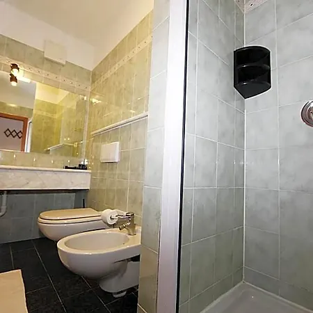 Elba Vip 3*